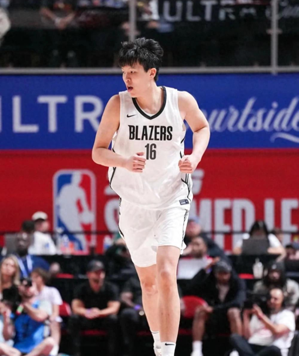 Yang Hansen, 20 tuổi, đã lập k