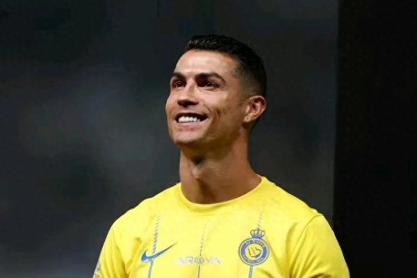 Ronaldo xông vào năm lý thuyết
