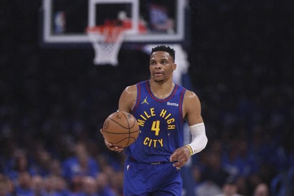 Westbrook chủ động nhảy ra khỏ